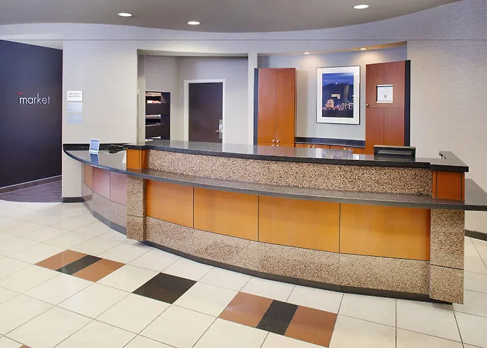 Courtyard By Marriott Roanoke Airport